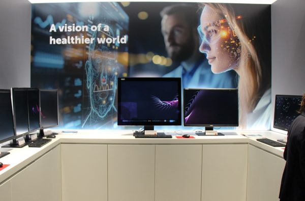 32MPを誇るディスプレイなどを一斉に展示