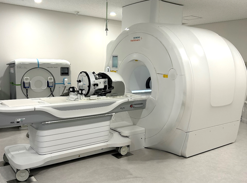 シーメンスのMRI 「MAGNETOM Lumina」が本態性振戦等の治療向け集束超音波治療器との併用可能に